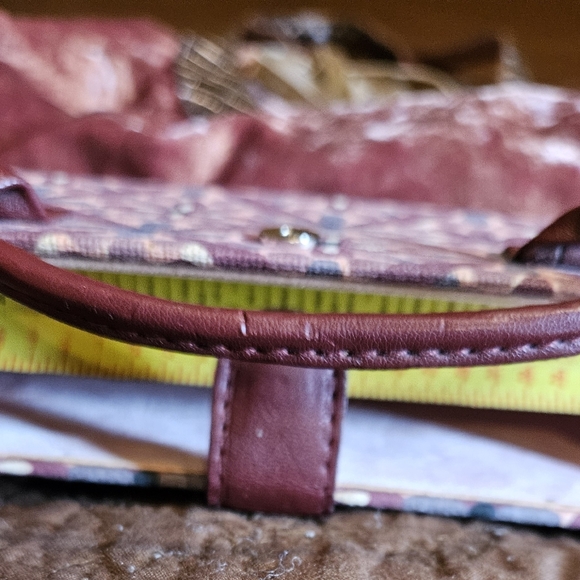 Laila Rowe Crushed Velvet hobo bag with glass case - Picture 7 of 16